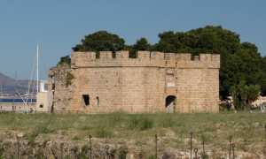 Италия замок у моря